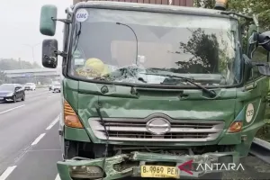 Truk Seruduk Truk di Tol Jagorawi KM 16, Begini Kronologinya