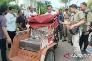 220 Tukang Becak Karawang Terima Bantuan Becak Listrik dari Presiden Prabowo.