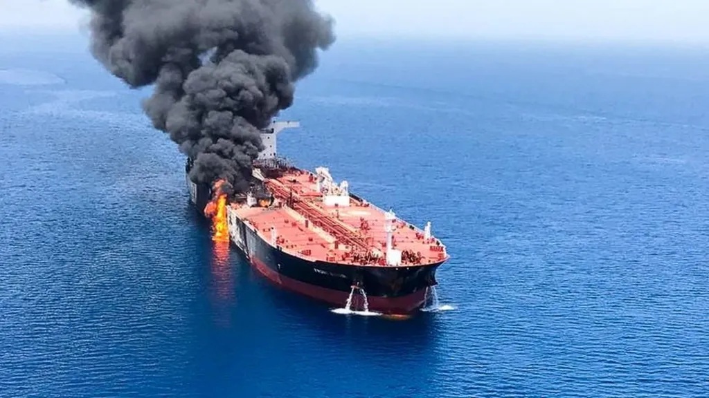 Dua Kapal Tanker Minyak Diserang di Selat Hormuz