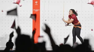 Desak dan 0,002 Detik yang Bersejarah