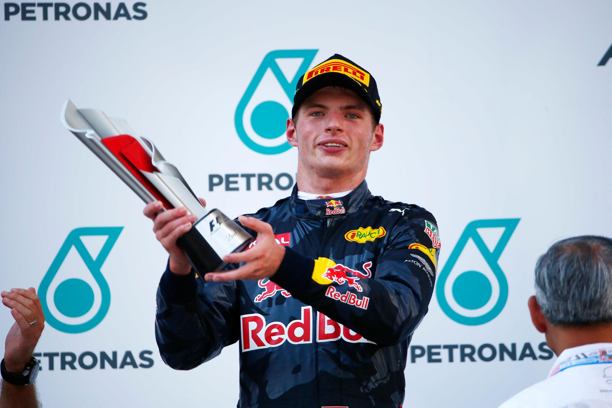 Formula 1: Verstappen Menangi GP Bahrain yang Kacau Diguy...