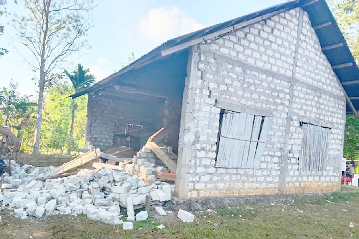 Guncangan M 6.1 Hantam Sumba! Rumah dan Gereja Roboh, Warga Panik Berlarian!