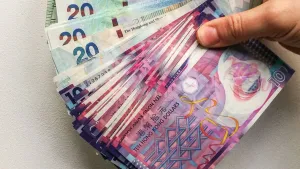 Kabar Gembira Bagi PMI! Gaji Minimum ART Hong Kong Naik Jadi 5.220 Dollar