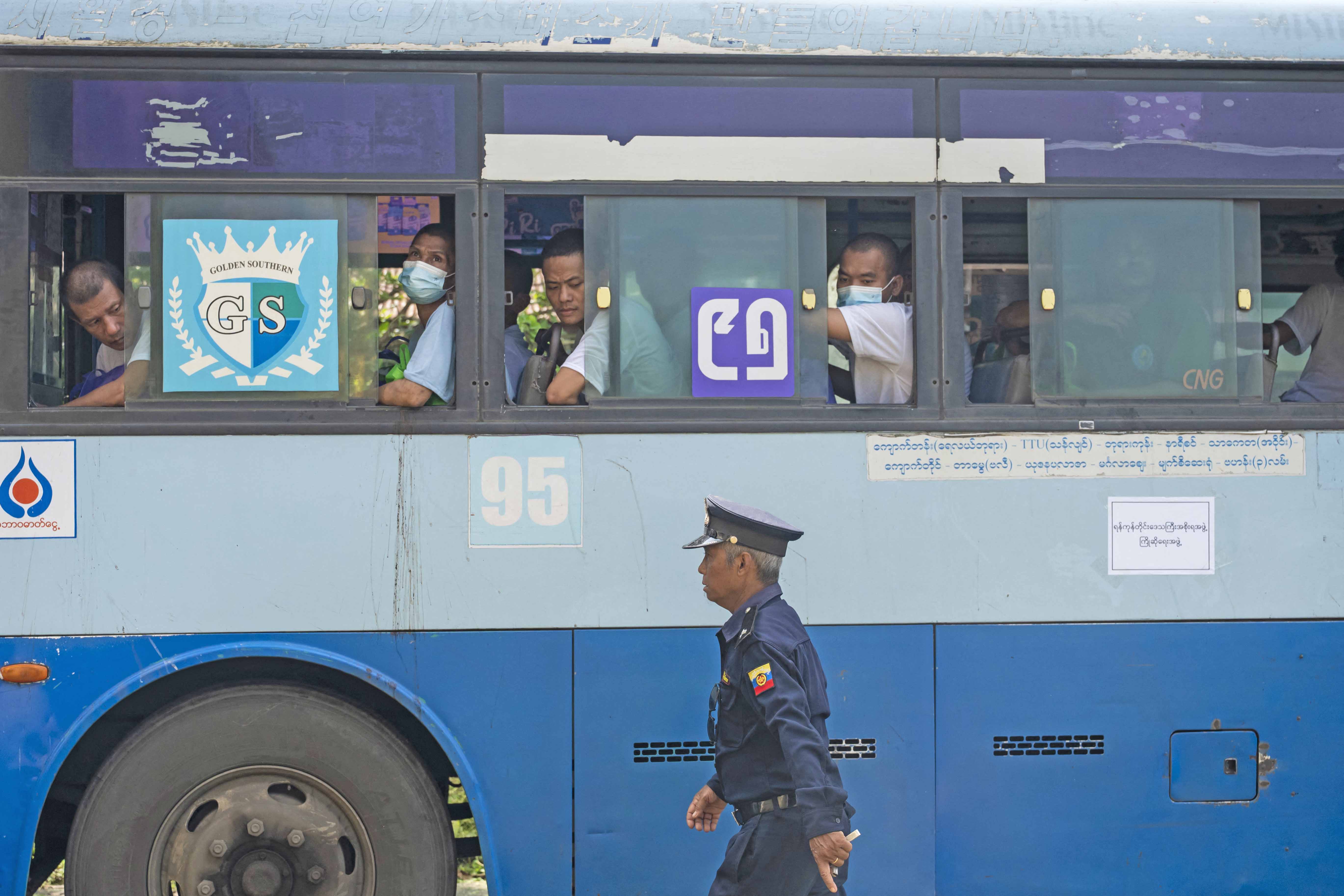 Kaum Migran Myanmar Kembali ke Tanah Air