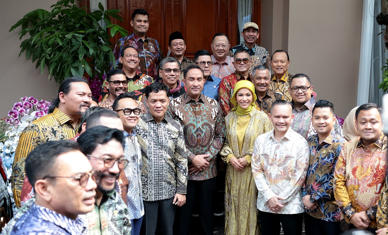 Komisi III DPR Berkunjung ke Kediaman Kapolri Baru