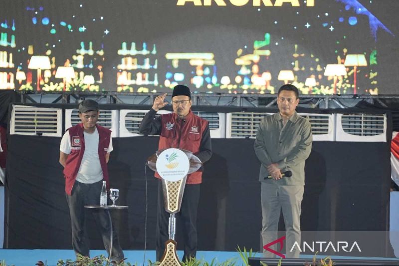 Mensos Bikin Gerakan Peduli Tetangga di Makassar, Warga D...
