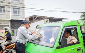 516 Angkot Bogor Masih Dibu...