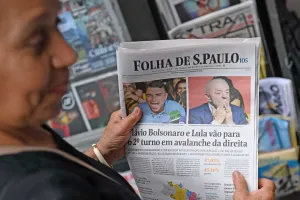 Bolsonaro Secara Mengejutkan Meraih Posisi Pertama