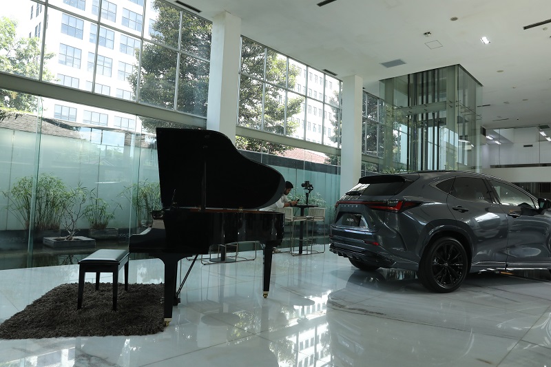 Lexus Gallery Hadirkan Pengalaman Luxury Melalui Seni, Cr...