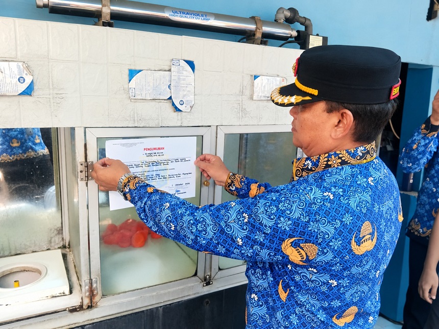 Tak Penuhi Standar Kualitas Air dan Perizinan, Satpol PP DKI Kembali Tindak Depot Air Minum Isi Ulang.