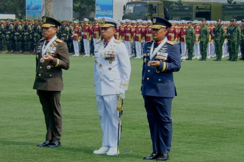 TNI Pamer PDU Baru Saat Upacara Peringatan HUT Ke-81