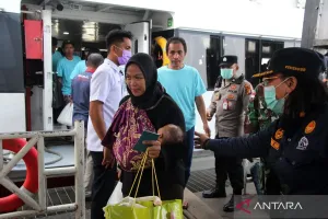 87 Pekerja Migran Dipulangk...
