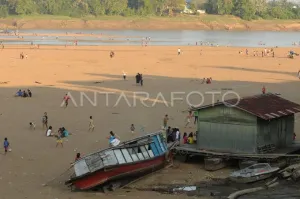 Antisipasi Sungai Kapuas Surut, Pertamina Tambah Armada Darat untuk Perkuat Distribusi BBM 