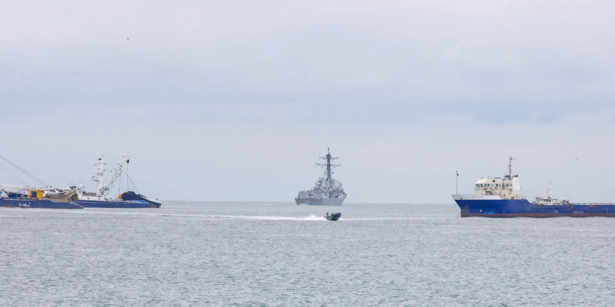 AS Hancurkan Kapal Terduga Kurir Narkoba di Laut Karibia