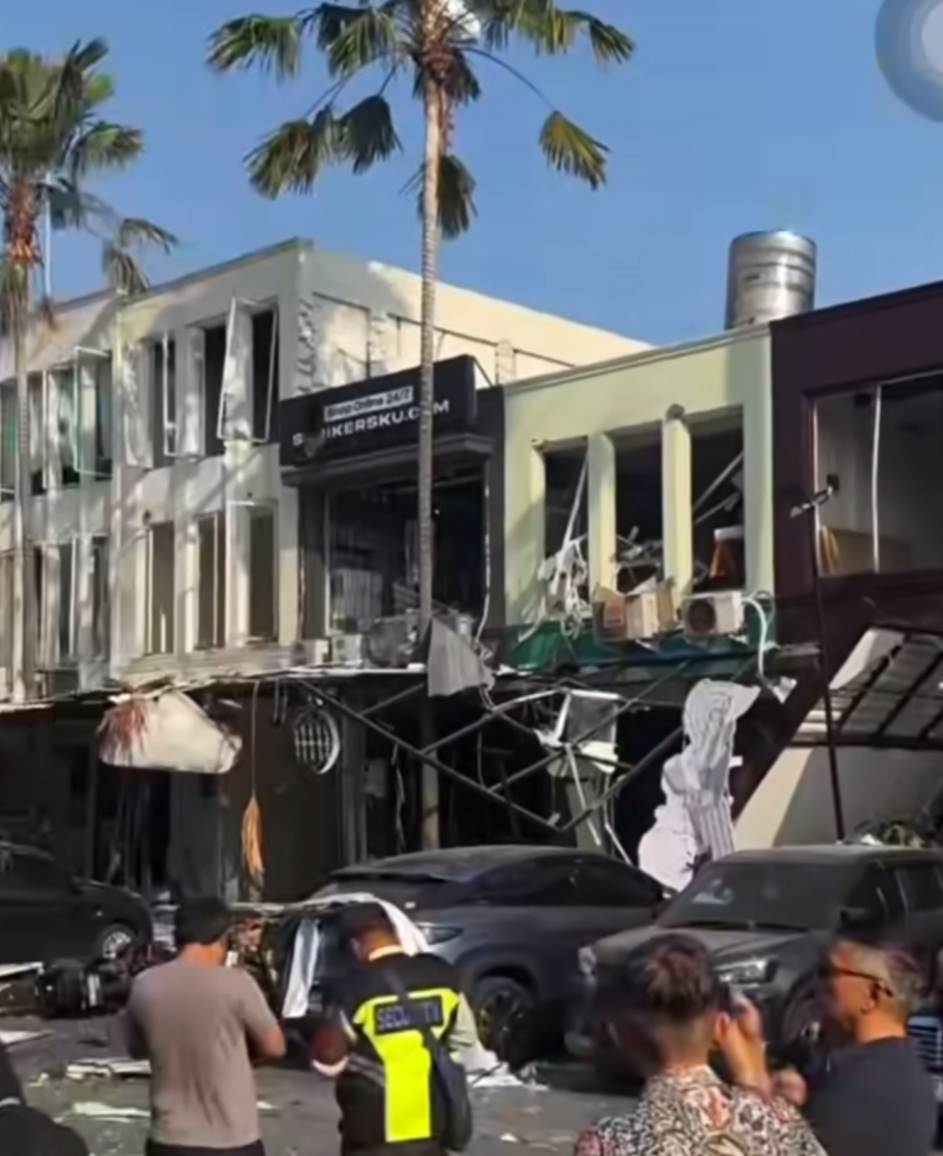 Diduga Ledakan Gas di Ruko Pakuwon City Surabaya, Sejumla...
