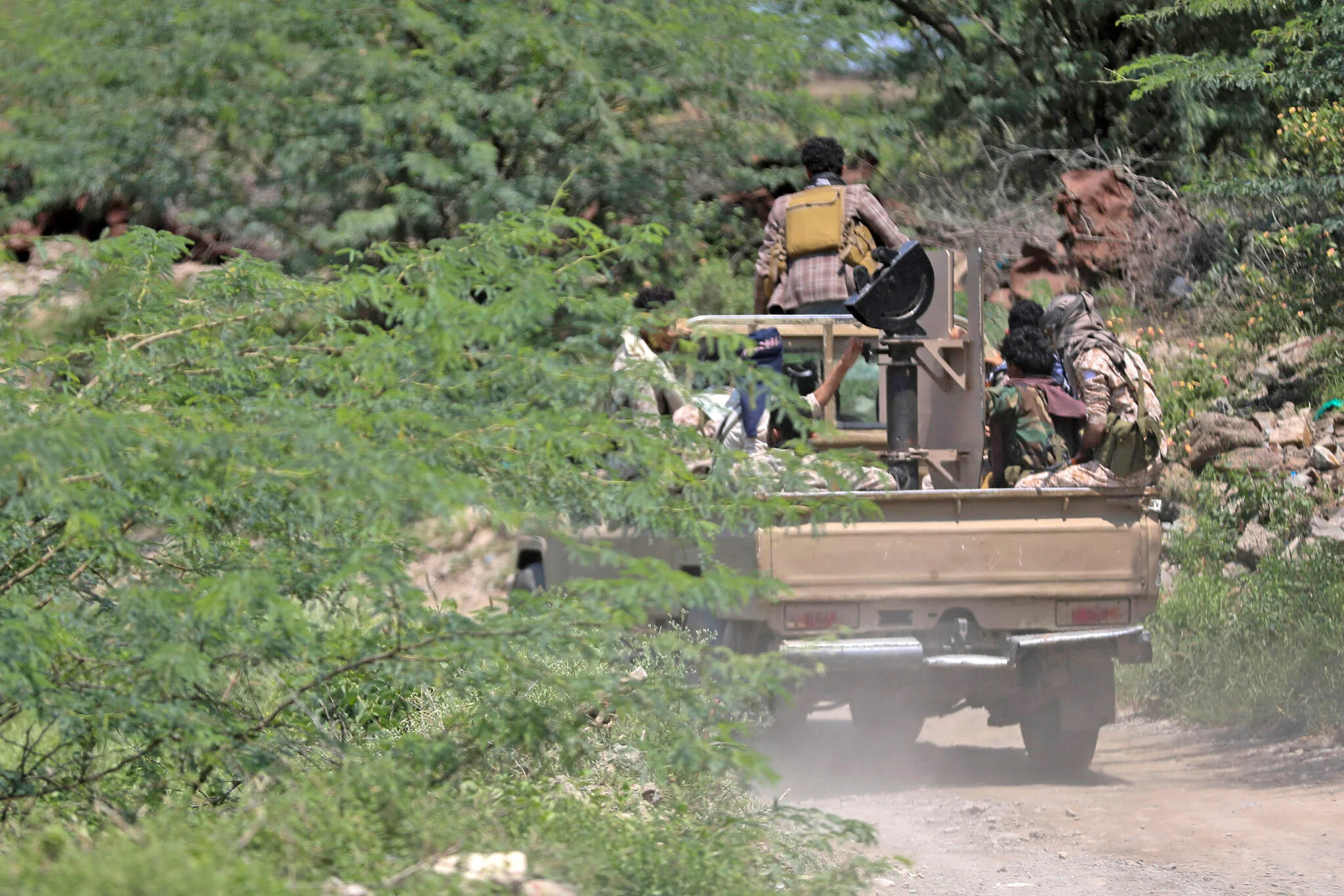 Gebrak Pertahanan Houthi, Yaman Sukses Rebut Bandara dan Wilayah Strategis
