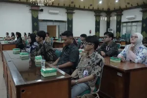 Jogja Sapa Lansia: Mahasisw...