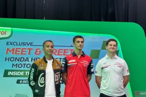 Pembalap Luca Marini Blak-b...