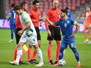 UEFA Selidiki Dugaan Inside...