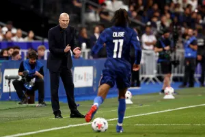 Zidane Awali Era Sebagai Pe...