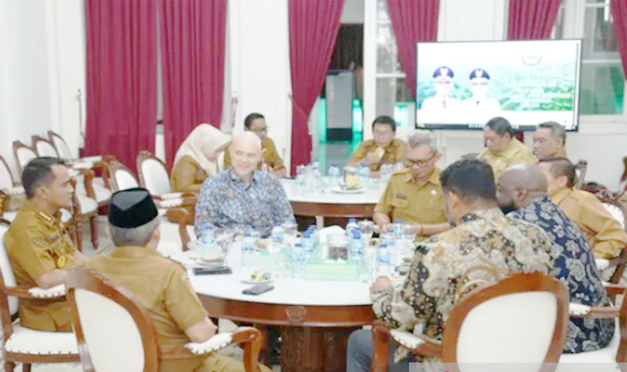 AS Lirik Madura, Bupati Bangkalan Rayu Konjen Amerika Serikat Bawa Investor Raksasa
