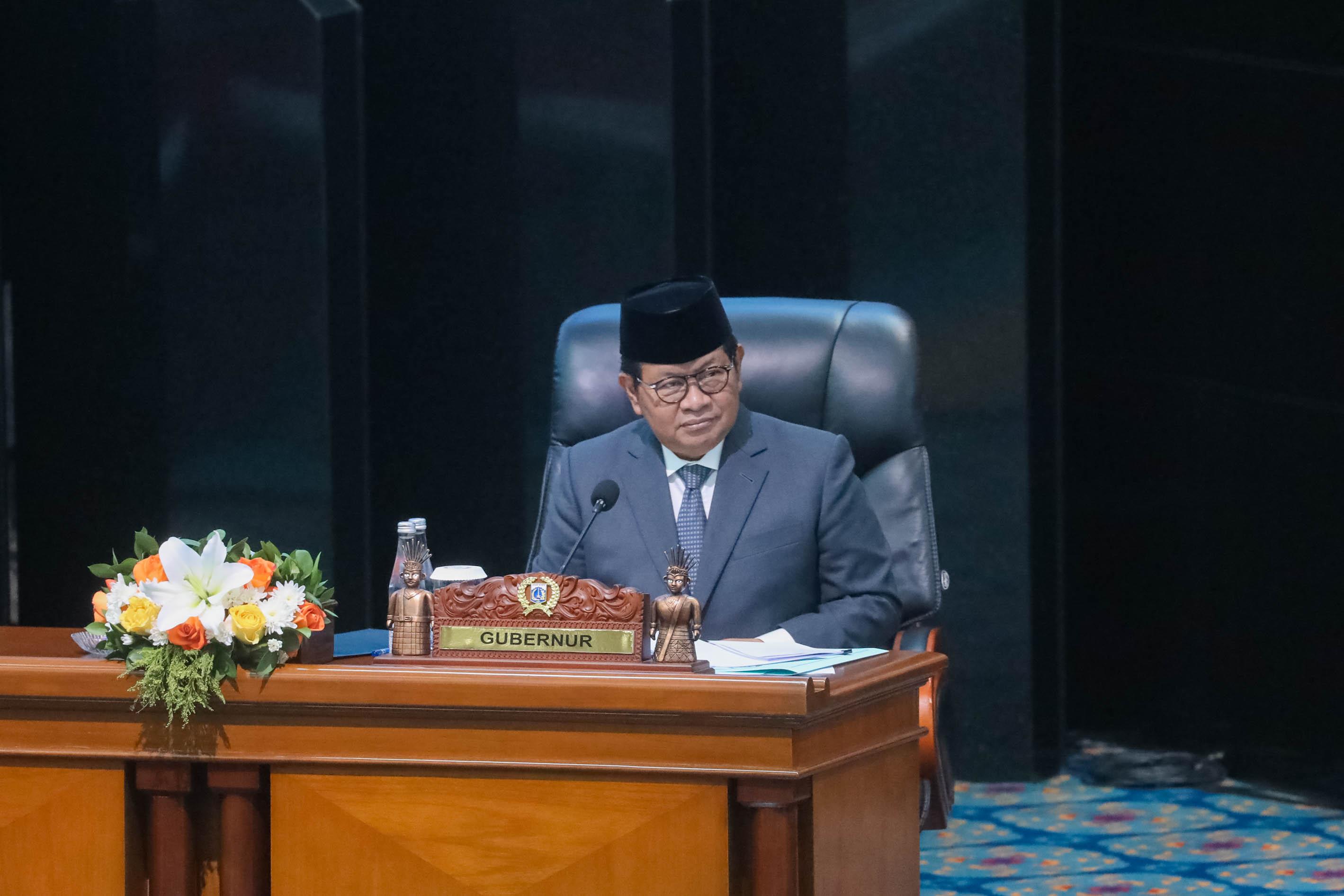 Gubernur Pramono Sampaikan Jawaban Eksekutif ke DPRD soal...