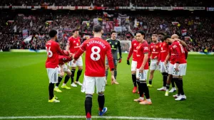 Manchester United Dihantam ...