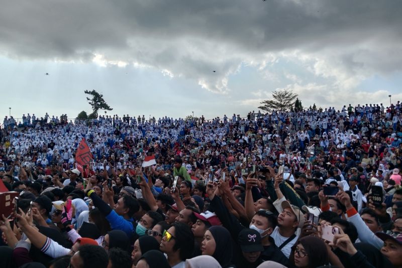 Ribuan Warga NTB Antusias Sambut Pembalap Veda Ega Pratama dan Marc Marquez