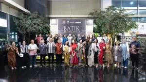 Batik Tak Lagi di Kain, Kin...