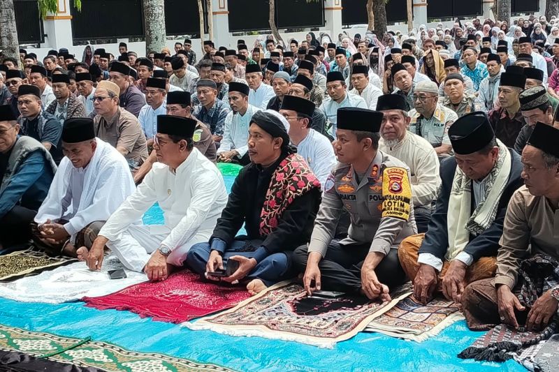 Lombok Timur Gelar Shalat Istisqa, Pemkab Bersama TNI-Pol...