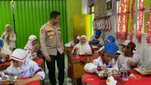 MBG Prasmanan Mulai Diuji Coba di Pasuruan, Siswa Ambil Makanan Sendiri