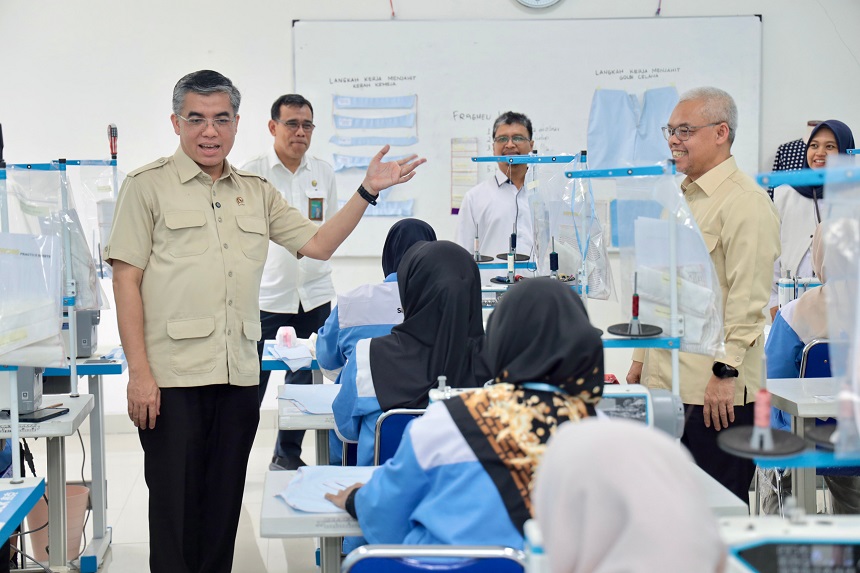 Menaker Tegaskan Pelatihan Vokasi Jadi Bekal Penting Hadapi Dunia Kerja.