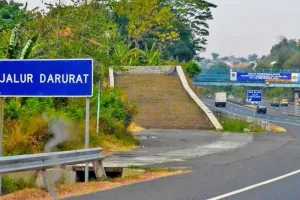 Pengendara Tol Cipularang Wajib Tahu! Jalur Penyelamat Ini Bisa Jadi Penentu Keselamatan