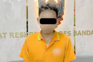 Terekam CCTV Raba Tas Penumpang, Porter Bandara Ngurah Rai Gasak Uang Belasan Juta