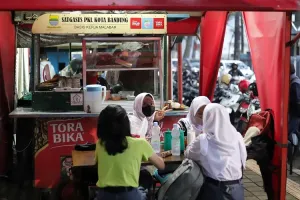 Wali Kota Bandung Berharap PKL Bisa Naik Kelas Lewat Sentra Wisata Kuliner  