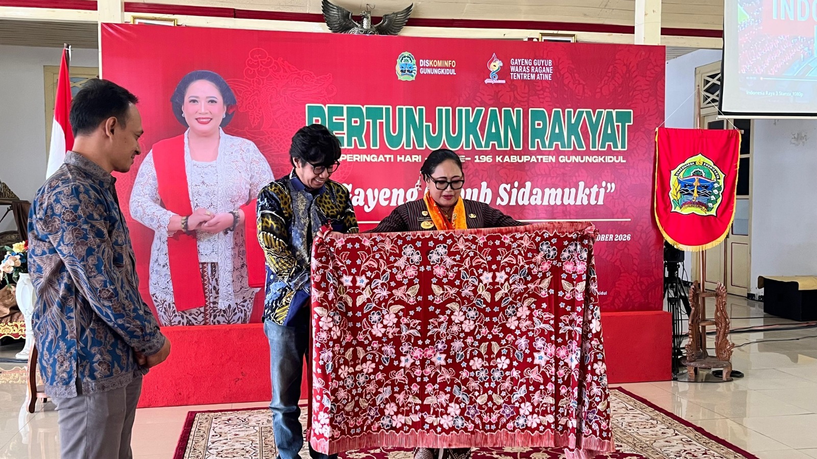 10 Sekolah di Gunungkidul Pamerkan Kreasi Batik Program Sidomukti