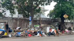 Lapak Buku di Jalan Cihapit Bandung Dibongkar, Pedagang tetap Ingin Berdagang  