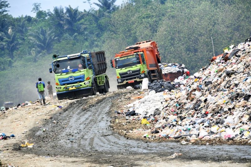 TPA Sarimukti Terancam Penuh, Jabar Gandeng TNI Olah 1.000 Ton Sampah Jadi Solar