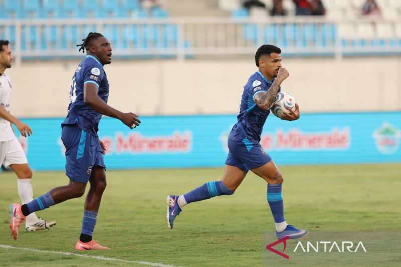 Arema FC Ditahan Imbang Bhayangkara FC 2-2C