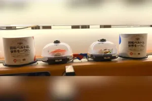 Ayo Dicoba Makan Sushi di Atas Bus! Jepang Hadirkan Pengalaman Kuliner Unik yang Bikin Penasaran