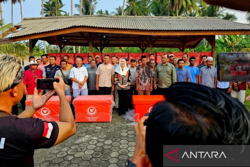 KKP Bantu 100 Cold Box untuk Nelayan Natuna, Ini Manfaatn...