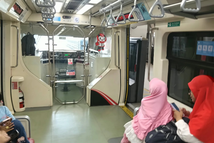 LRT Jabodebek Perpanjang Uji Coba Keberangkatan Pagi hing...