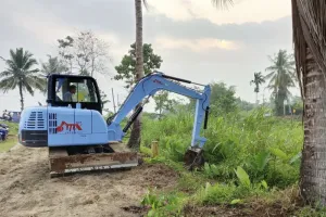 Padang Pariaman Operasikan Ekskavator Mini Bantuan KKP untuk Pulihkan Infrastruktur Perikanan.