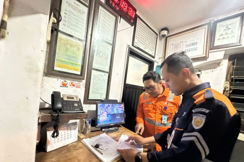 Pastikan Disiplin Petugas, PT KAI Daop 7 Intensifkan Inspeksi Malam di Perlintasan Sebidang
