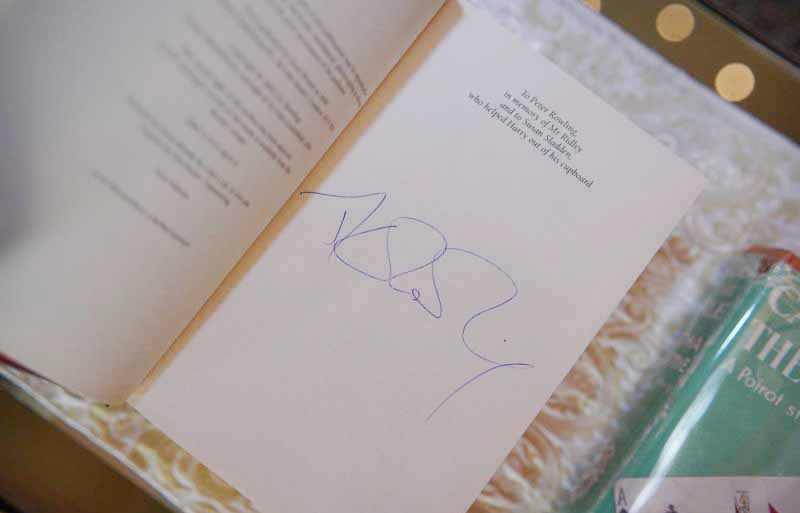 Ayo Koleksi! Buku "Harry Potter" Edisi Pertama, Bertanda Tangan J.K. Rowling di BBW