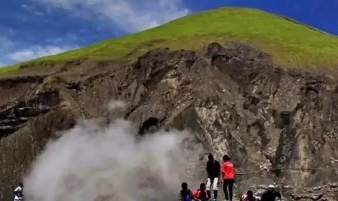 Badan Geologi ESDM: Waspadai Erupsi dan Gas Beracun dari ...