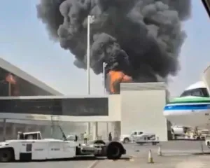 Dua Belas Orang Tewas, Ratusan Luka  dalam Serangan Houthi di Bandara Riyadh Arab Saudi - Warga AS Masuk Korban Tewas