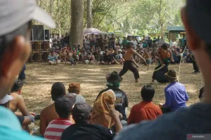 Melestarikan Tradisi Lewat Pagelaran Seni Tiban di Trenggalek