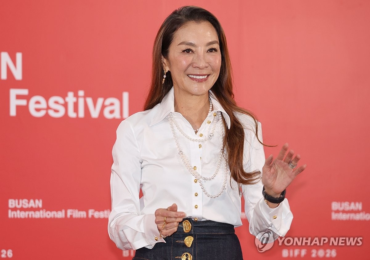 Michelle Yeoh Menerima Peng...