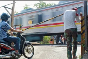 Pengendara Motor Tertabrak KA Parahyangan di Karawang, Dua Orang Tewas di Tempat